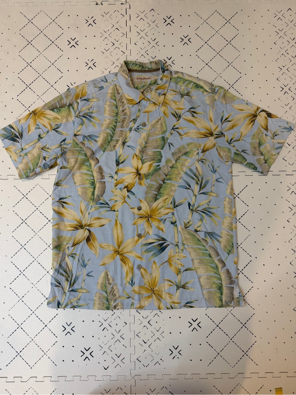 Tommy Bahama 100% silk Hawaiian shirt S